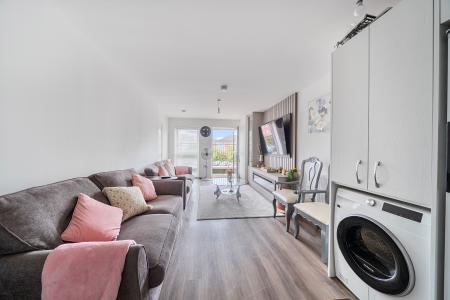 2 bedroom Flat for sale in Cornwall Gardens, Burnham, SL6
