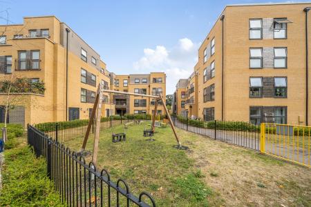 2 bedroom Flat for sale in Cornwall Gardens, Burnham, SL6
