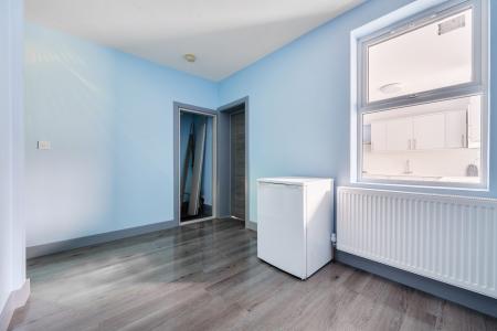 1 bedroom House share to let in Montague Road, Slough, SL1