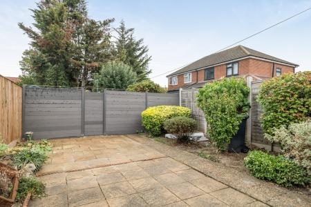 1 bedroom House share to let in Montague Road, Slough, SL1