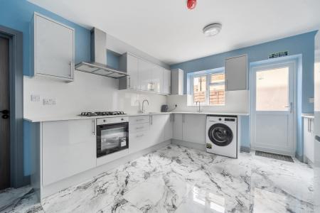 1 bedroom House share to let in Montague Road, Slough, SL1