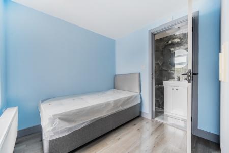 1 bedroom House share to let in Montague Road, Slough, SL1