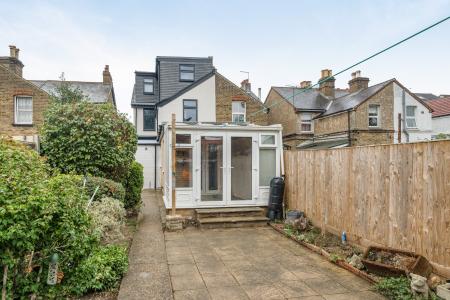1 bedroom House share to let in Montague Road, Slough, SL1