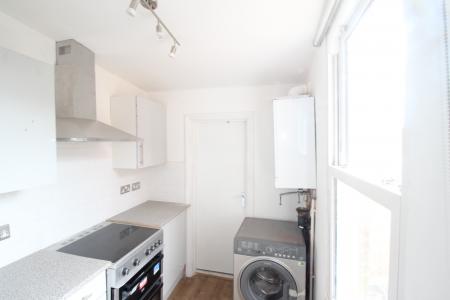 1 bedroom Flat to let in Queen Street, Maidenhead, SL6