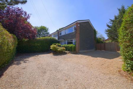 3 bedroom Semi-detached house to let in The Croft, Maidenhead, SL6