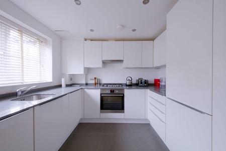 2 bedroom Flat to let in Ruby Court, Maidenhead, SL6