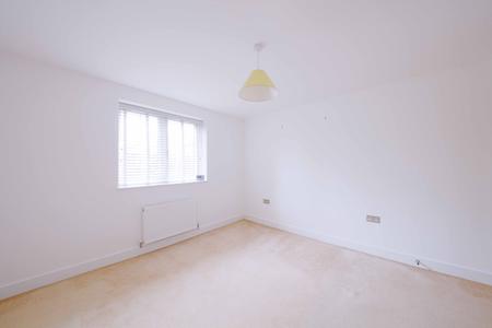 2 bedroom Flat to let in Ruby Court, Maidenhead, SL6