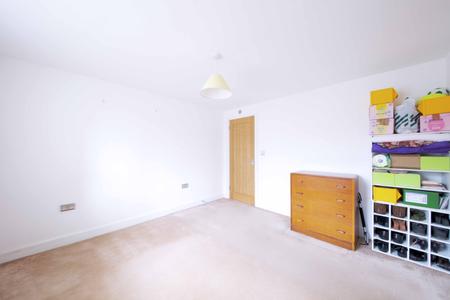 2 bedroom Flat to let in Ruby Court, Maidenhead, SL6