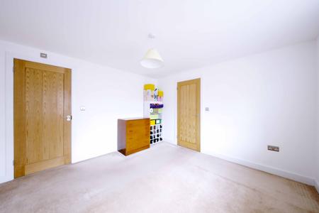 2 bedroom Flat to let in Ruby Court, Maidenhead, SL6