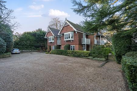 2 bedroom Flat to let in Harrow Lane, Maidenhead, SL6