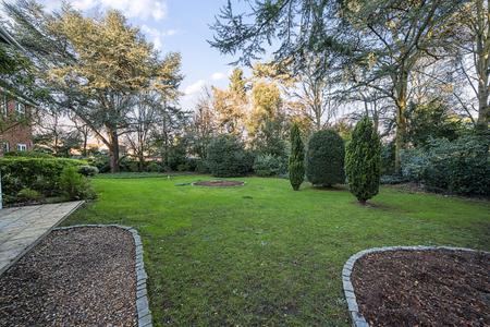 2 bedroom Flat to let in Harrow Lane, Maidenhead, SL6