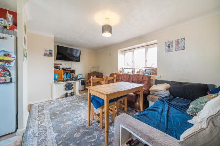 2 bedroom Maisonette for sale in Blackwood Crescent, Blue Bridge, Milton Keynes, MK13