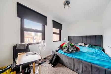 2 bedroom Maisonette for sale in Pollys Yard, Newport Pagnell, MK16