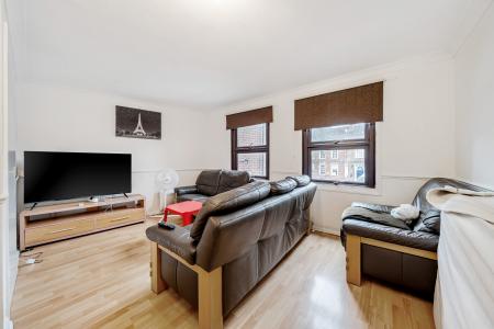 2 bedroom Maisonette for sale in Pollys Yard, Newport Pagnell, MK16