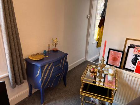 1 bedroom Flat to let in Market Square, Stony Stratford, Milton Keynes, MK11