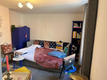 1 bedroom Flat to let in Market Square, Stony Stratford, Milton Keynes, MK11