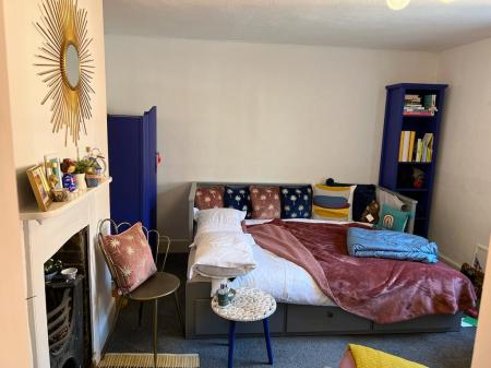 1 bedroom Flat to let in Market Square, Stony Stratford, Milton Keynes, MK11