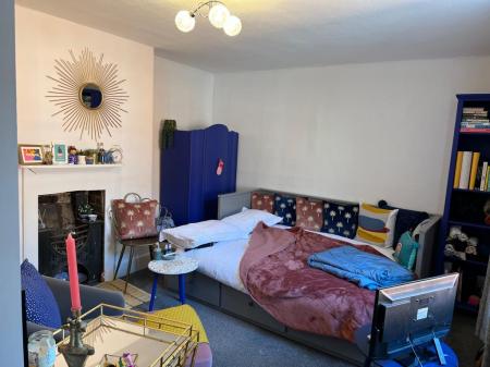 1 bedroom Flat to let in Market Square, Stony Stratford, Milton Keynes, MK11