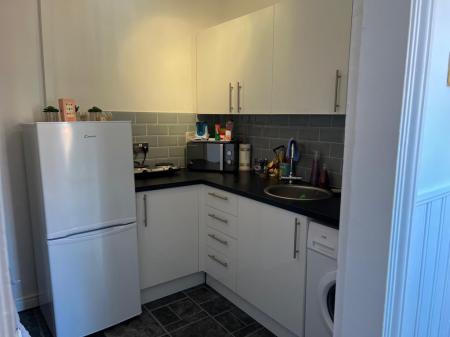 1 bedroom Flat to let in Market Square, Stony Stratford, Milton Keynes, MK11