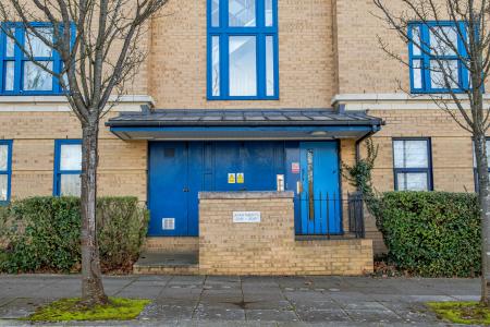 1 bedroom Flat for sale in North Row, Central Milton Keynes, Milton Keynes, MK9