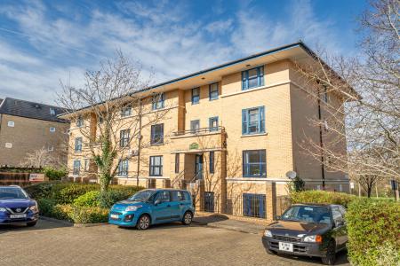 1 bedroom Flat for sale in North Row, Central Milton Keynes, Milton Keynes, MK9