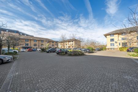 1 bedroom Flat for sale in North Row, Central Milton Keynes, Milton Keynes, MK9