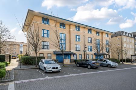 1 bedroom Flat for sale in North Row, Central Milton Keynes, Milton Keynes, MK9