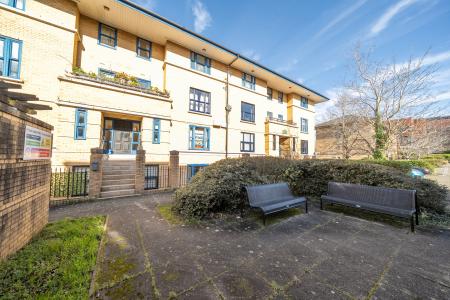 1 bedroom Flat for sale in North Row, Central Milton Keynes, Milton Keynes, MK9