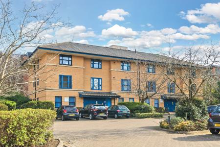 2 bedroom Flat for sale in North Row, Central Milton Keynes, Milton Keynes, MK9