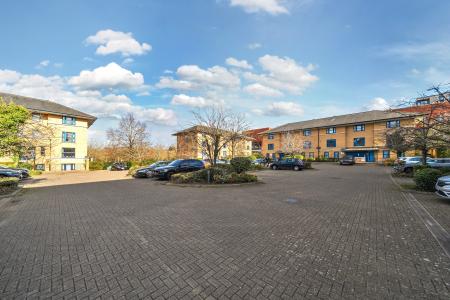 2 bedroom Flat for sale in North Row, Central Milton Keynes, Milton Keynes, MK9