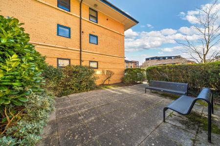 2 bedroom Flat for sale in North Row, Central Milton Keynes, Milton Keynes, MK9