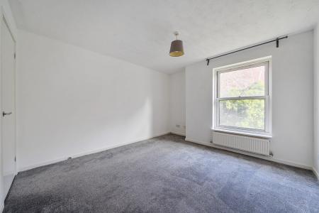 2 bedroom Flat for sale in North Row, Central Milton Keynes, Milton Keynes, MK9