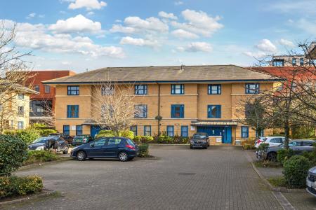 2 bedroom Flat for sale in North Row, Central Milton Keynes, Milton Keynes, MK9