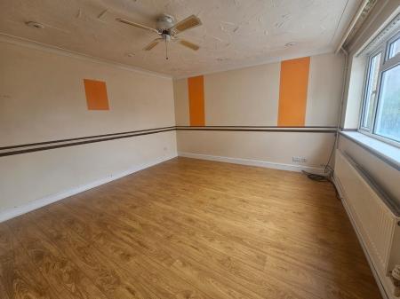 4 bedroom Semi-detached house to let in Lingfield, Stacey Bushes, Milton Keynes, MK12