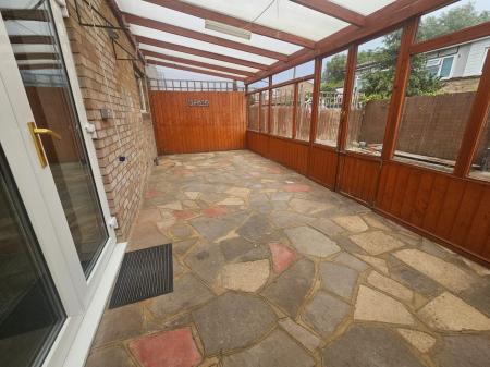 4 bedroom Semi-detached house to let in Lingfield, Stacey Bushes, Milton Keynes, MK12