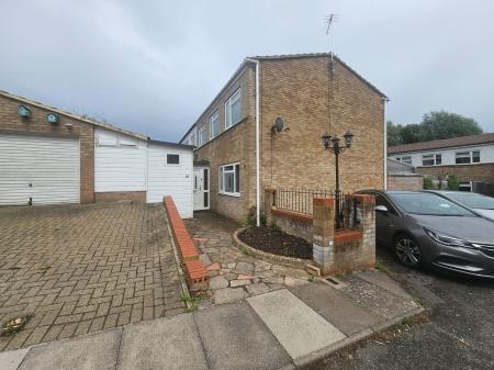 4 bedroom Semi-detached house to let in Lingfield, Stacey Bushes, Milton Keynes, MK12