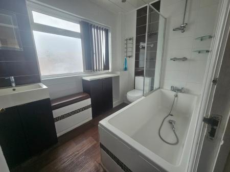 4 bedroom Semi-detached house to let in Lingfield, Stacey Bushes, Milton Keynes, MK12