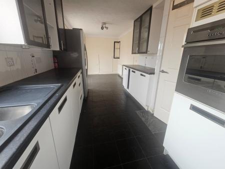 4 bedroom Semi-detached house to let in Lingfield, Stacey Bushes, Milton Keynes, MK12