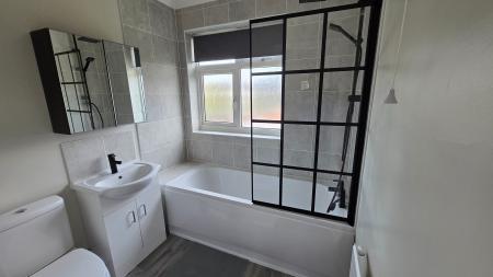 3 bedroom Detached house to let in Elstow Road, Bedford, MK42