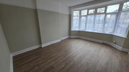 3 bedroom Detached house to let in Elstow Road, Bedford, MK42