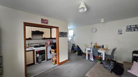 2 bedroom Flat to let in High Street, Wing, LU7