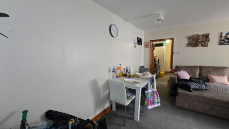 2 bedroom Flat to let in High Street, Wing, LU7