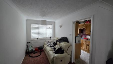 3 bedroom Terraced House to let in Petersham Close, Newport Pagnell, MK16