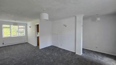 3 bedroom Terraced House to let in Petersham Close, Newport Pagnell, MK16