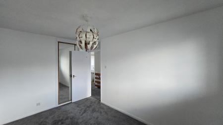 3 bedroom Terraced House to let in Petersham Close, Newport Pagnell, MK16