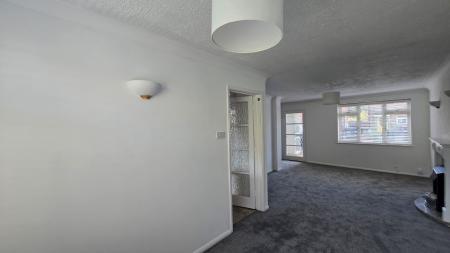 3 bedroom Terraced House to let in Petersham Close, Newport Pagnell, MK16