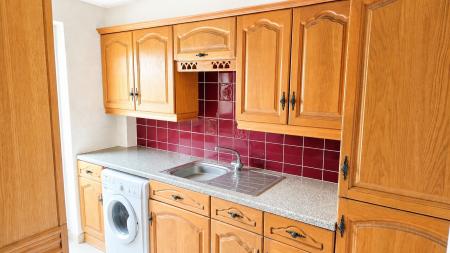 3 bedroom Terraced House to let in Petersham Close, Newport Pagnell, MK16