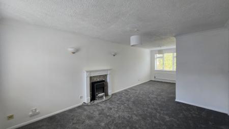 3 bedroom Terraced House to let in Petersham Close, Newport Pagnell, MK16