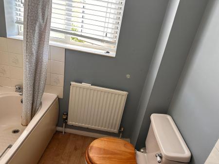 3 bedroom Terraced House to let in Petersham Close, Newport Pagnell, MK16
