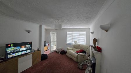 3 bedroom Terraced House to let in Petersham Close, Newport Pagnell, MK16